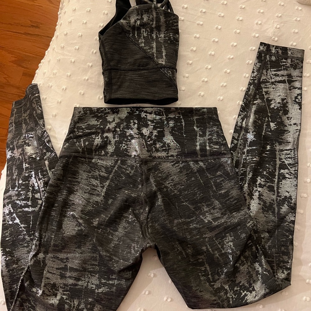 Lululemon leggings and sports bra